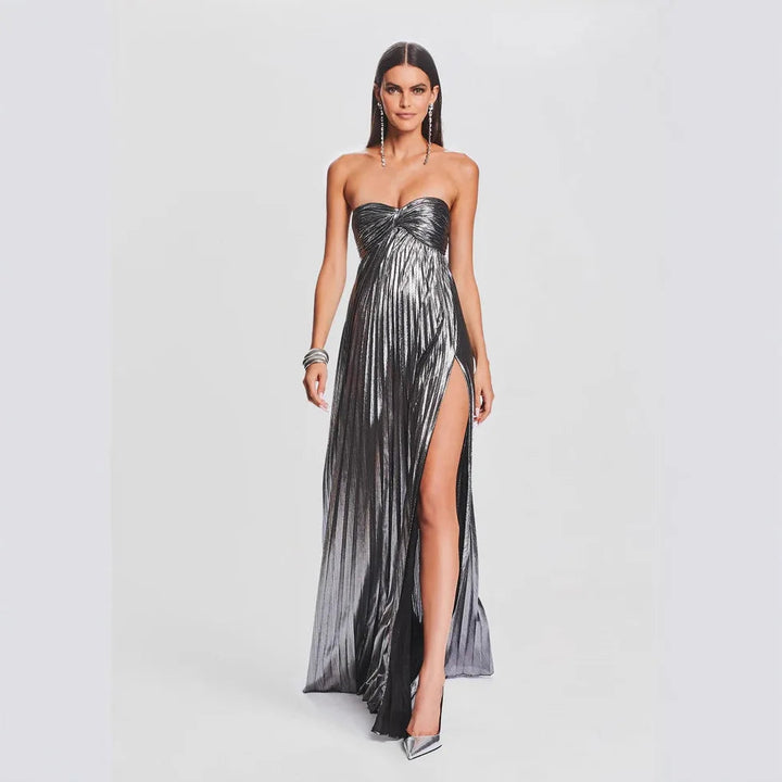Schickes silbernes trägerloses Abendkleid