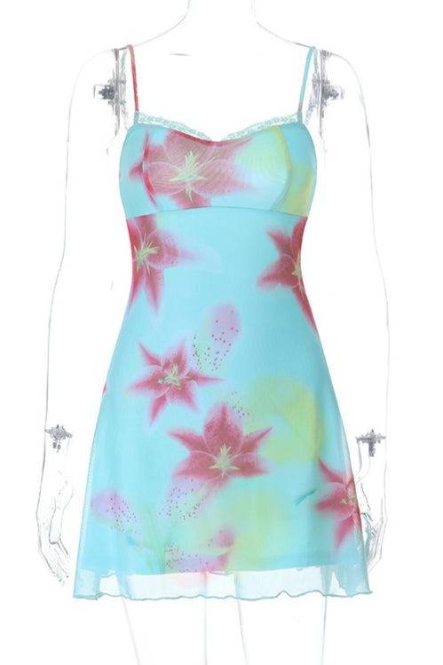 Leichtes Damen Mini Kleid mit Volants in voller Länge gezeigt