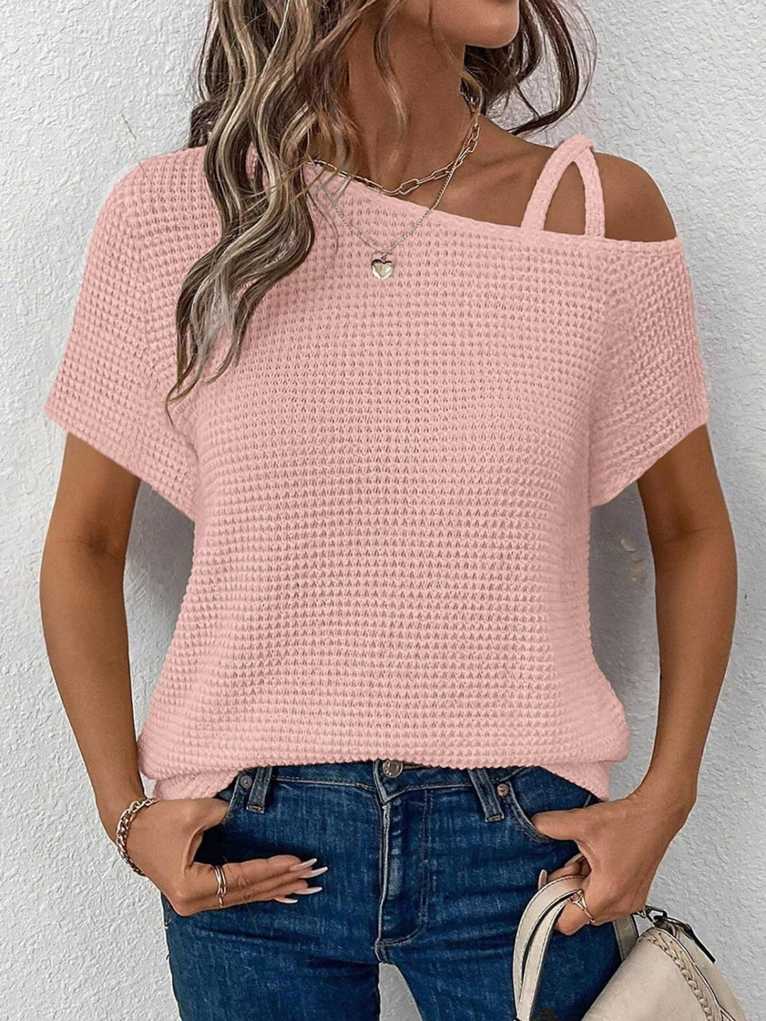 Asymmetrisches T-Shirt mit kurzem Arm und Rundhalsausschnitt