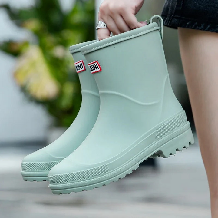 Damen-Regenstiefel als praktischer Begleiter im Herbst
