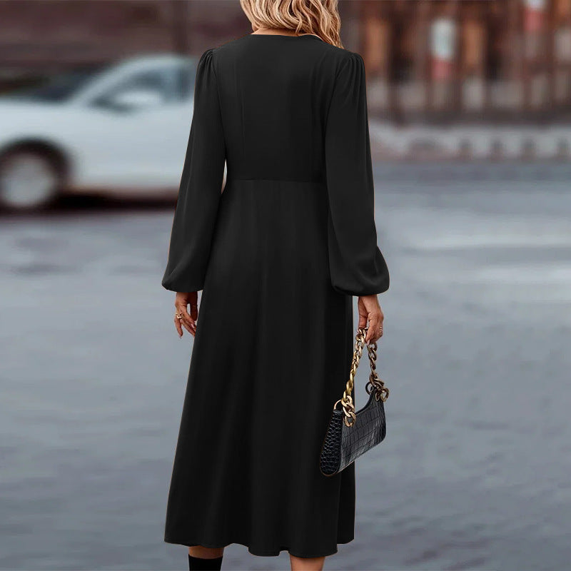 Gesamtansicht des stilvollen Damen-Langarmkleids