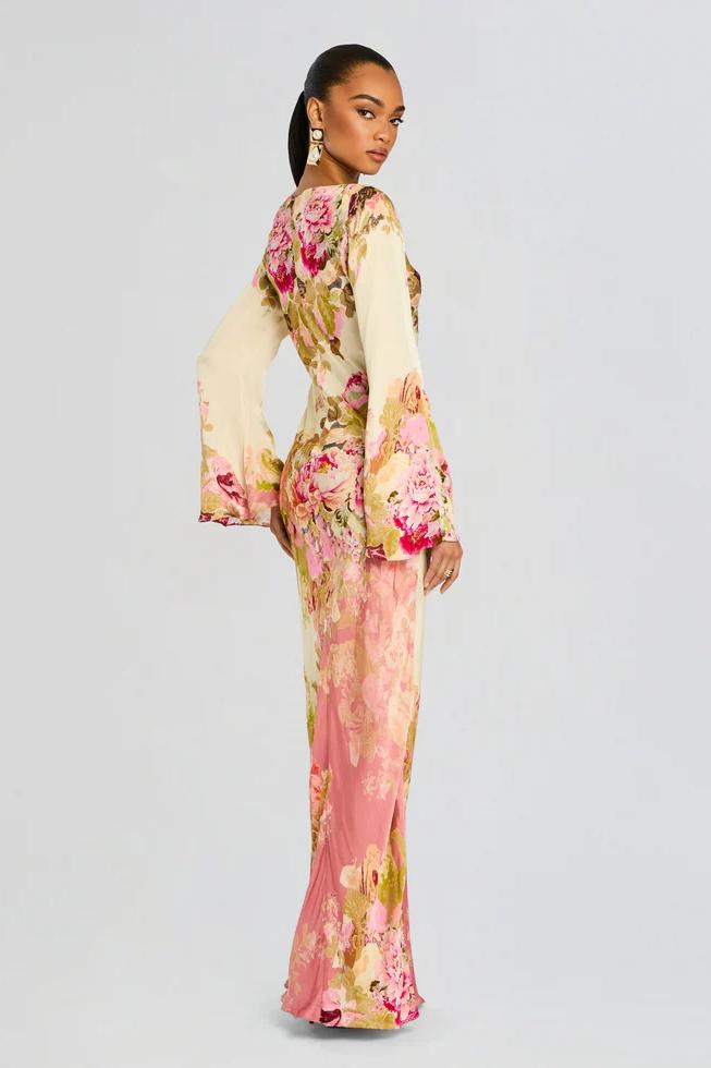 Damen Maxikleid mit langen Ärmeln und Trompetenmanschetten von vorn