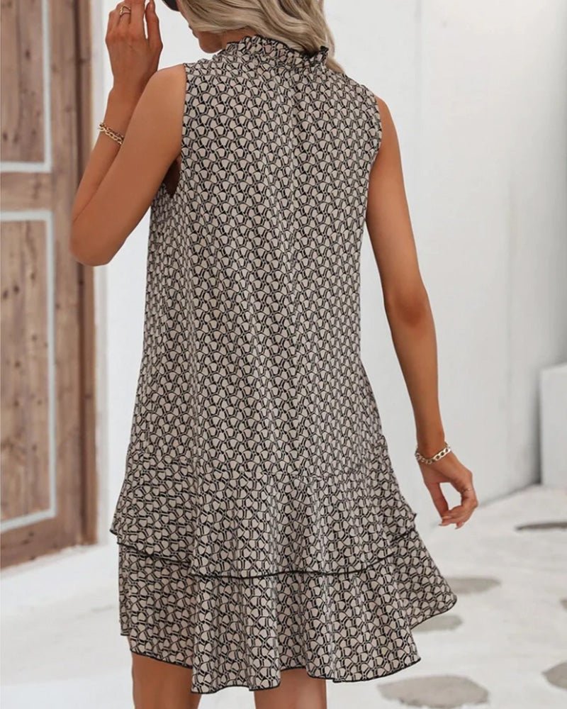 Damenkleid in Midilänge mit geometrischem Print und Bindeband an der Taille