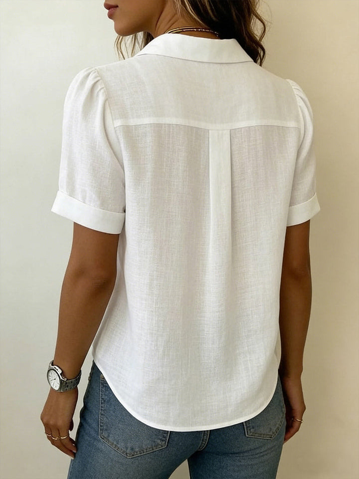 Damenbluse mit Plisseedetail und Regular Fit in schlichter Produktansicht