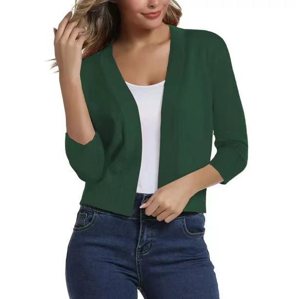 Kurze Damen-Strickjacke mit bequemem Schnitt
