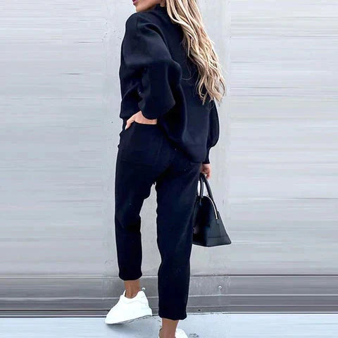 Detailansicht des elastischen Bunds der High-Waist-Hose