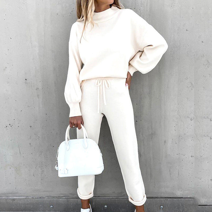 Damenoberteil des Loungewear-Sets mit wärmendem Rollkragen