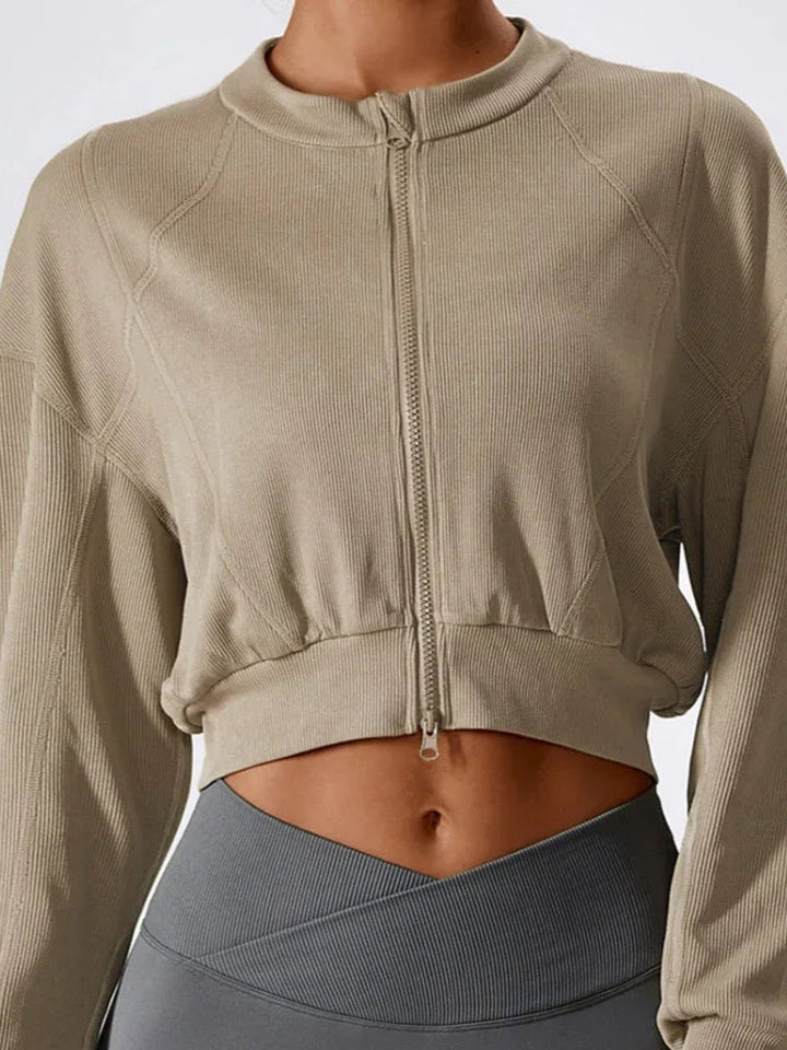 Gemütliches geripptes Crop-Sweatshirt mit Reißverschluss