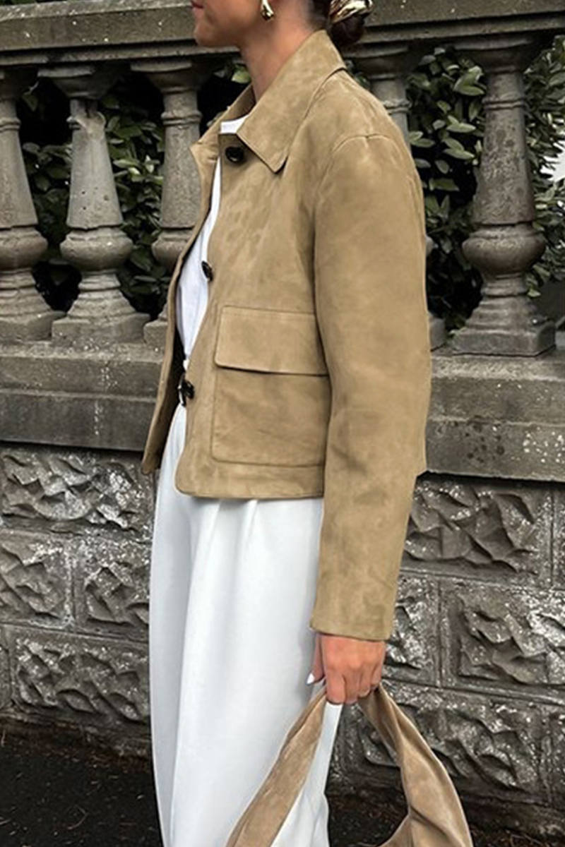 Lässige Jacke mit durchgeknöpftem Hemdkragen