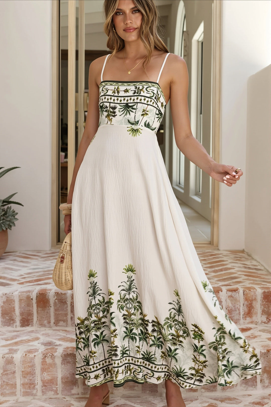 Sommerliches Maxikleid mit Blumenmuster für Damen in Seitenansicht