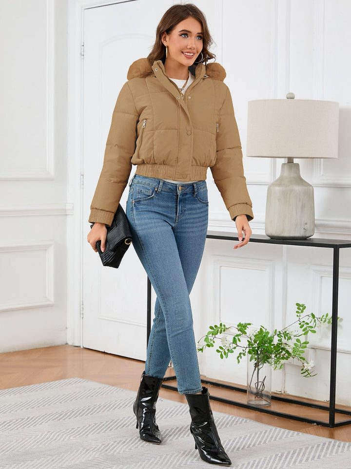 Gemütliche wattierte Winterjacke mit Fellkapuze und Taschen