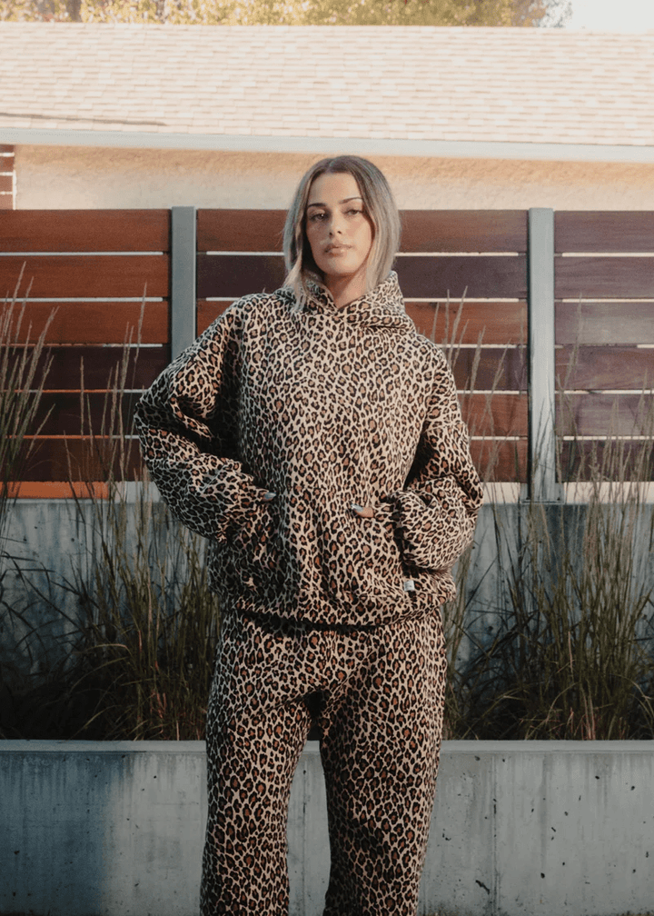 Gemütlicher Kapuzenpullover mit Gepardmuster für einen lässig-schicken Look