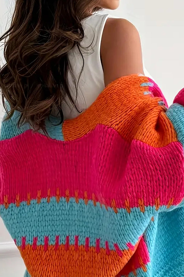 Gemütliche Freizeit-Strickjacke mit kontrastierender Nahtdetailierung