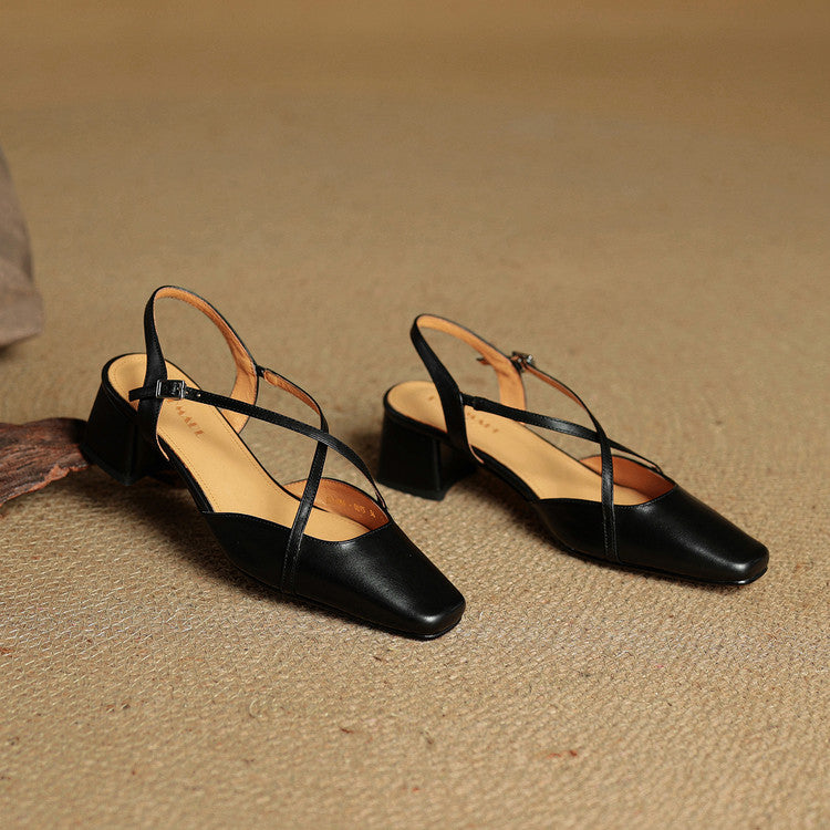 Damen Pumps mit eckiger Spitze und Blockabsatz in Produktdarstellung