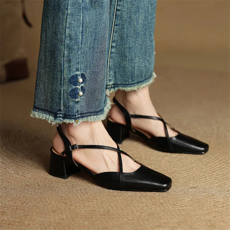 Damen Absatzschuhe mit eckiger Spitze und Blockabsatz von hinten