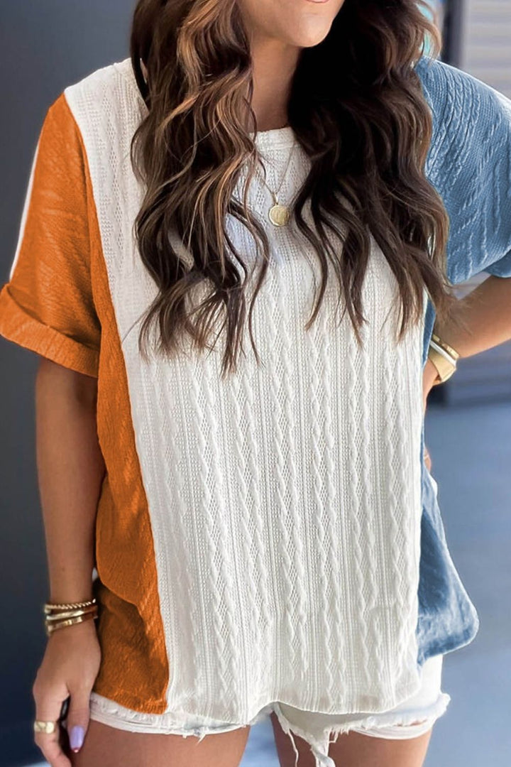 Texturiertes T-Shirt mit Farbblock und lässiger Passform