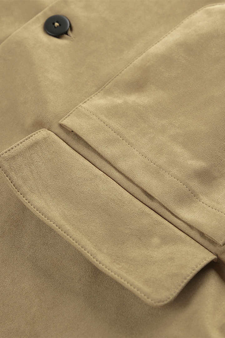 Lässige Jacke mit durchgeknöpftem Hemdkragen