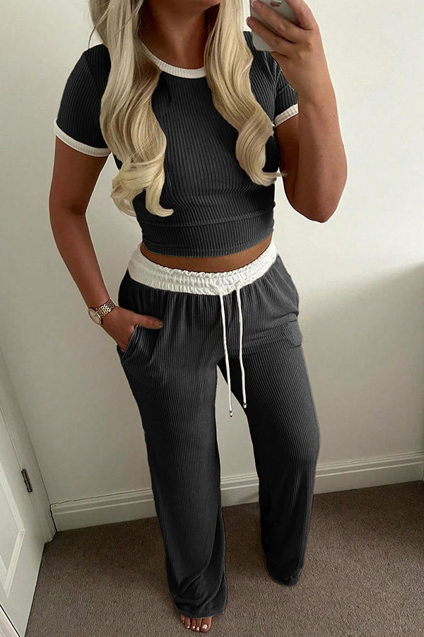 Legeres zweiteiliges Set mit Rundhalsausschnitt und Hose mit elastischem Bund