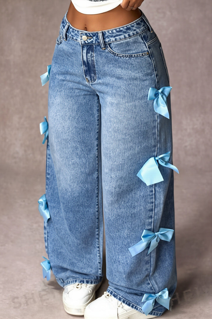 Damenjeans im Loose Fit mit geradem Bein und Schleifen-Patch