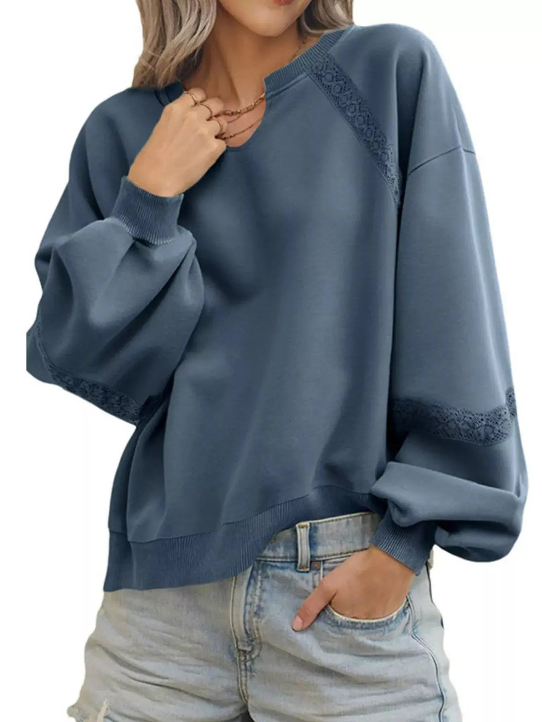 Gemütliches Sweatshirt mit Spitzenbesatz für lässig-schicke Looks
