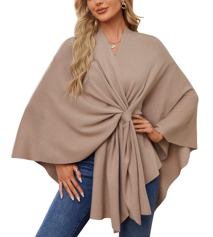 Weicher eleganter Schultertuch-Poncho für gemütliches schickes Schichten
