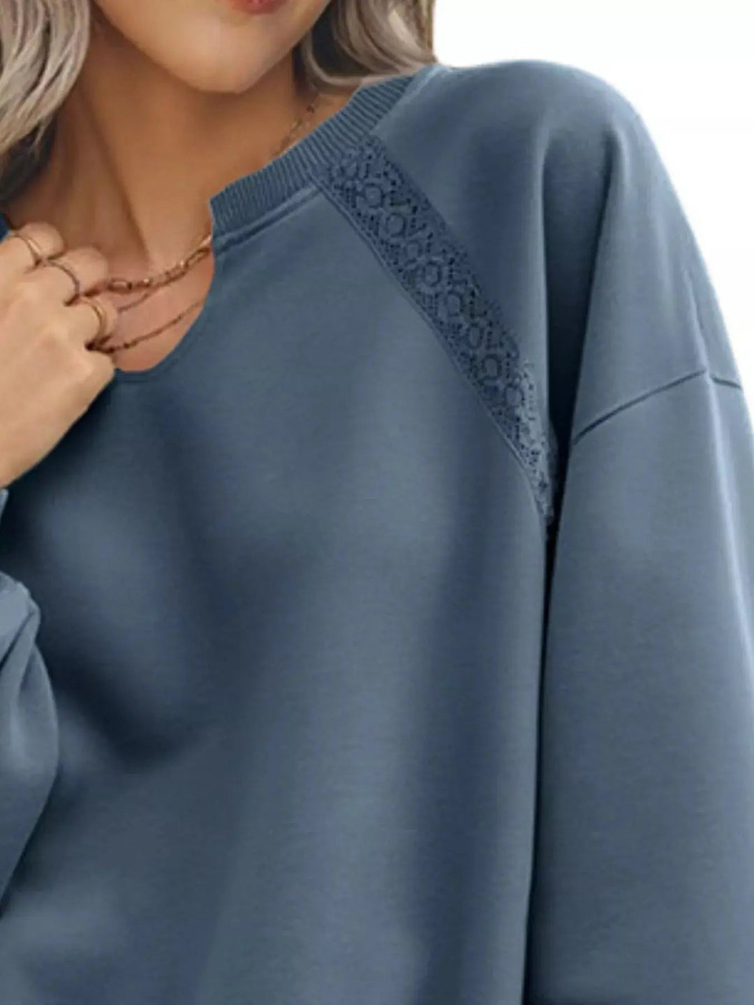 Gemütliches Sweatshirt mit Spitzenbesatz für lässig-schicke Looks