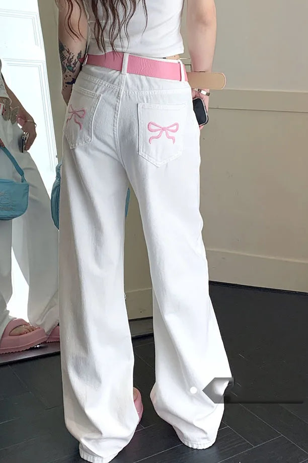 Damen Wide Leg Jeans mit Stickerei und hohem Bund in Vorderansicht