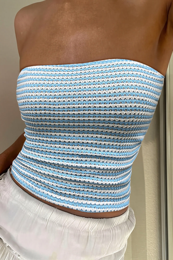 Rückansicht der gestreiften Off-Shoulder-Bluse für Damen im Slim-Fit-Stil