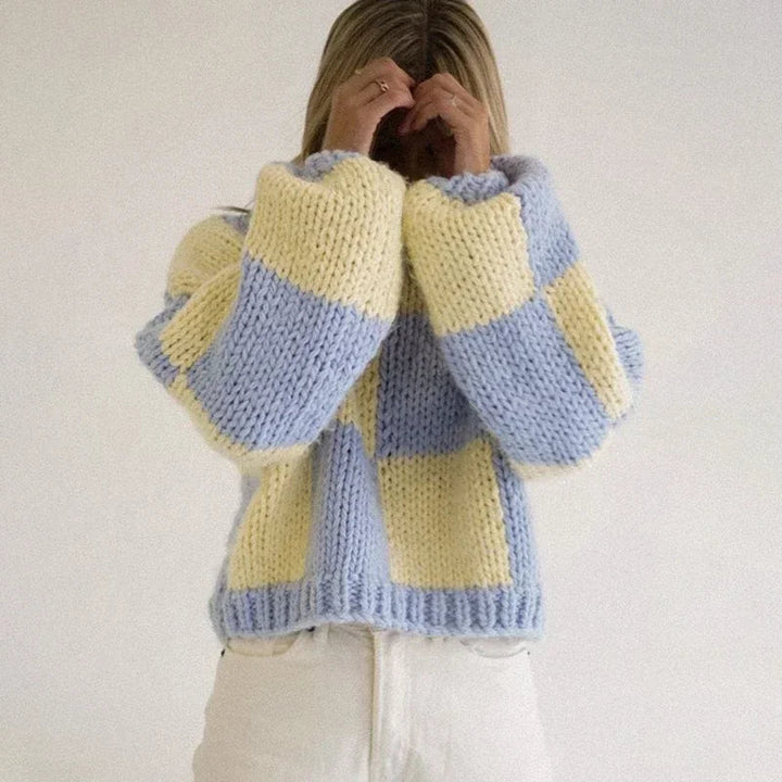 Gemütlicher karierter kurzer Pullover