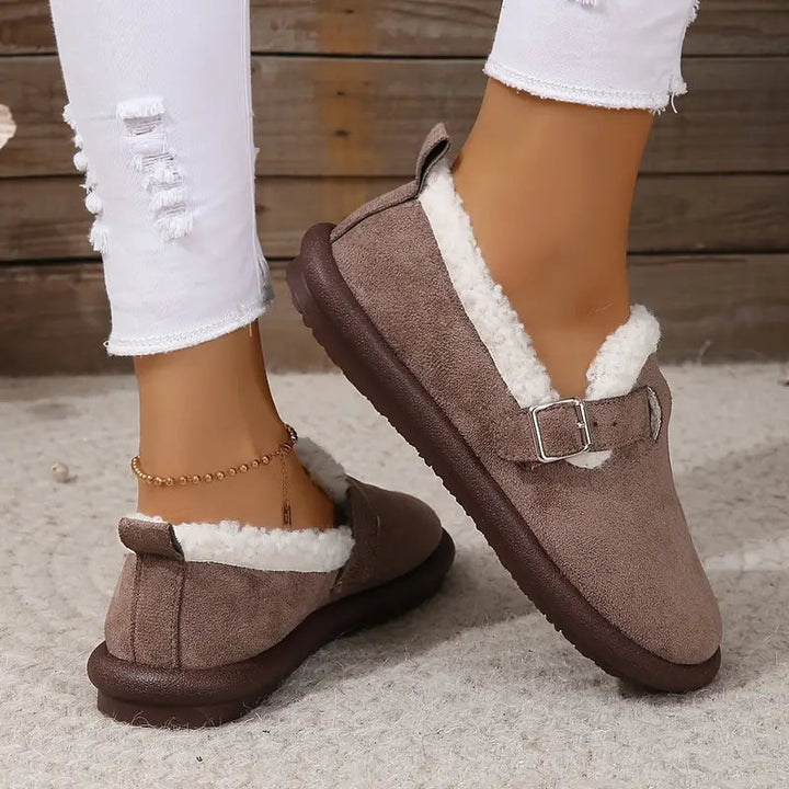 Gemütliche gefütterte Slip-On Ballerinas mit Schnallenriemen