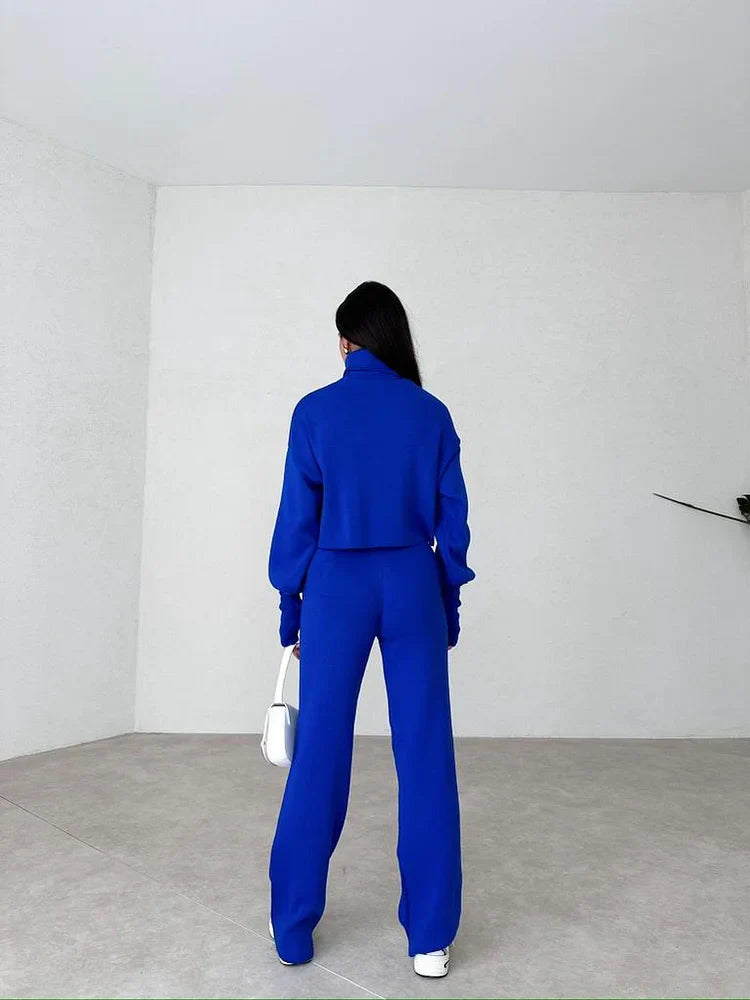 Gemütliches Set aus Strickhandschuhen mit Rollkragen