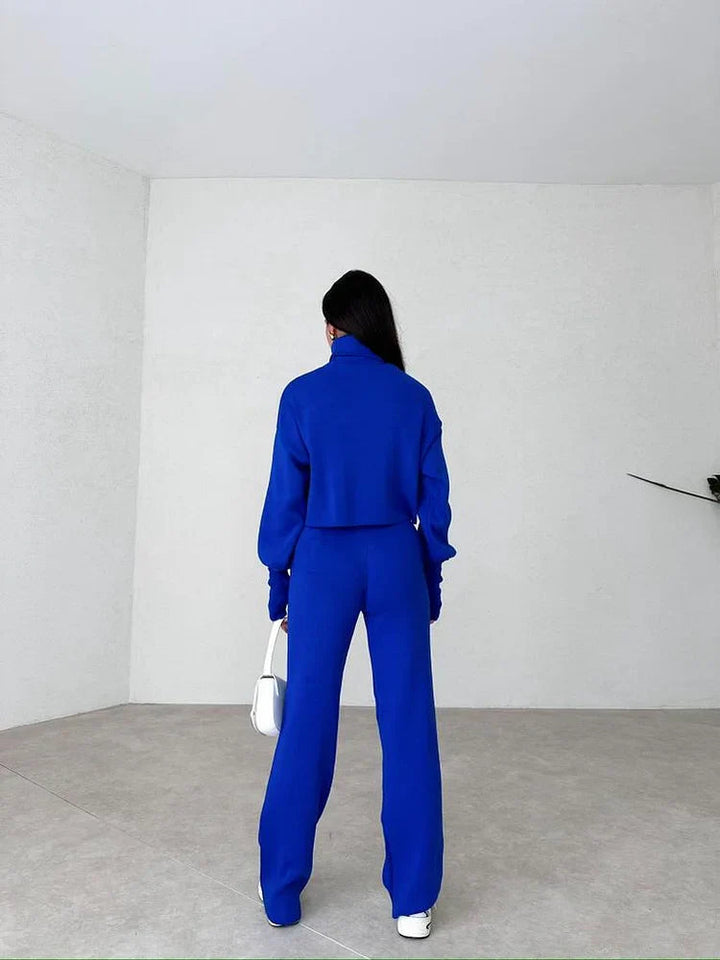 Gemütliches Set aus Strickhandschuhen mit Rollkragen