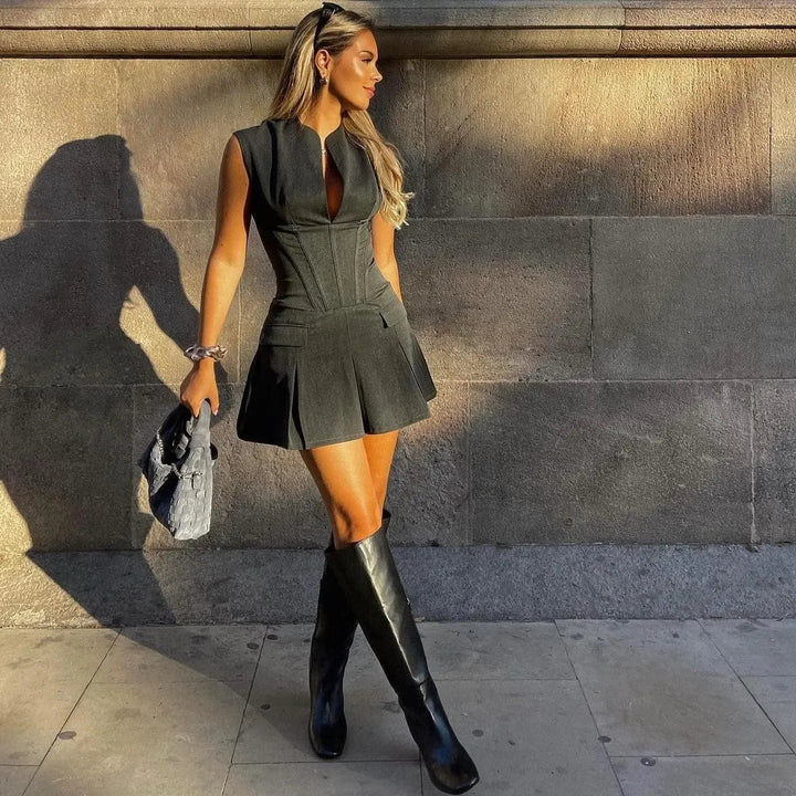 Faltenminikleid mit Korsett und zeitlosem Chic-Design