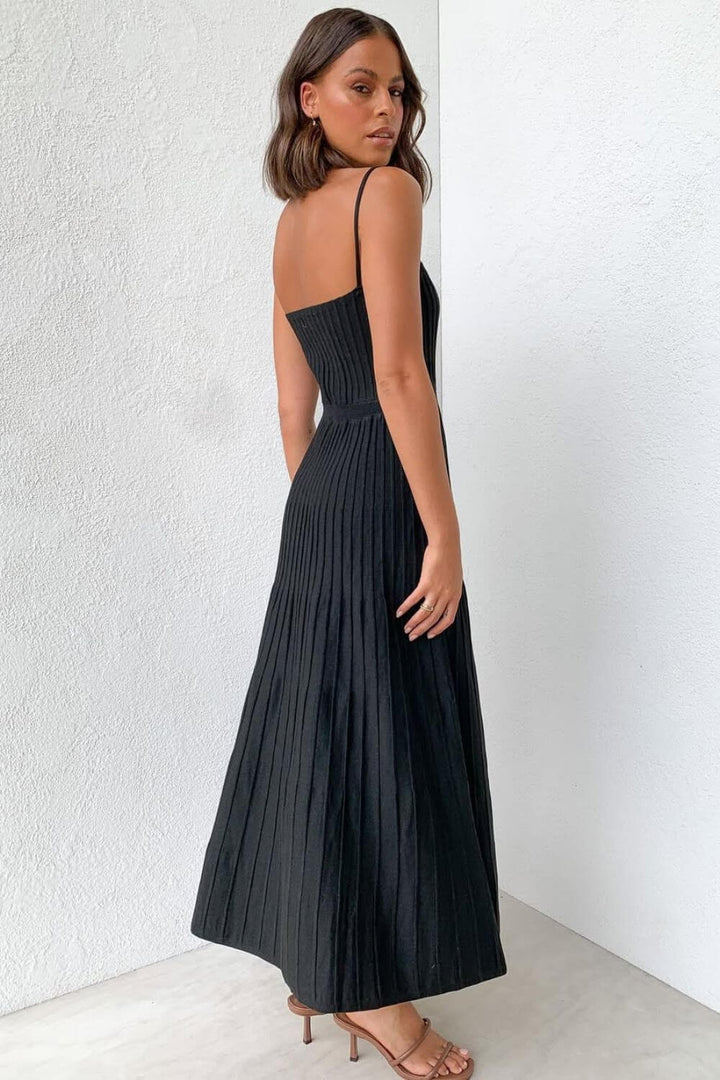 Plissiertes Midikleid mit Spitzenträgern aus Strick