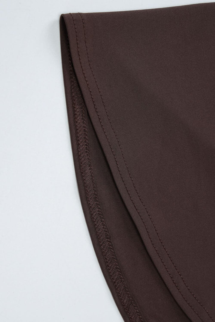 Asymmetrisches, drapiertes, einseitiges kurzes Kleid