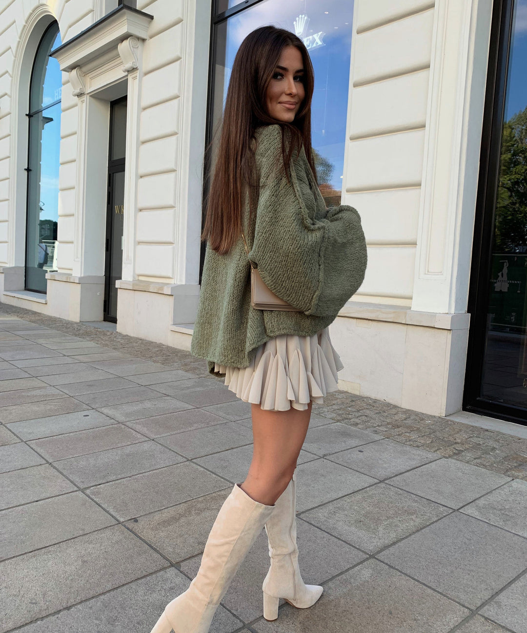 Schickes Beige Rocker-inspiriertes Kleid