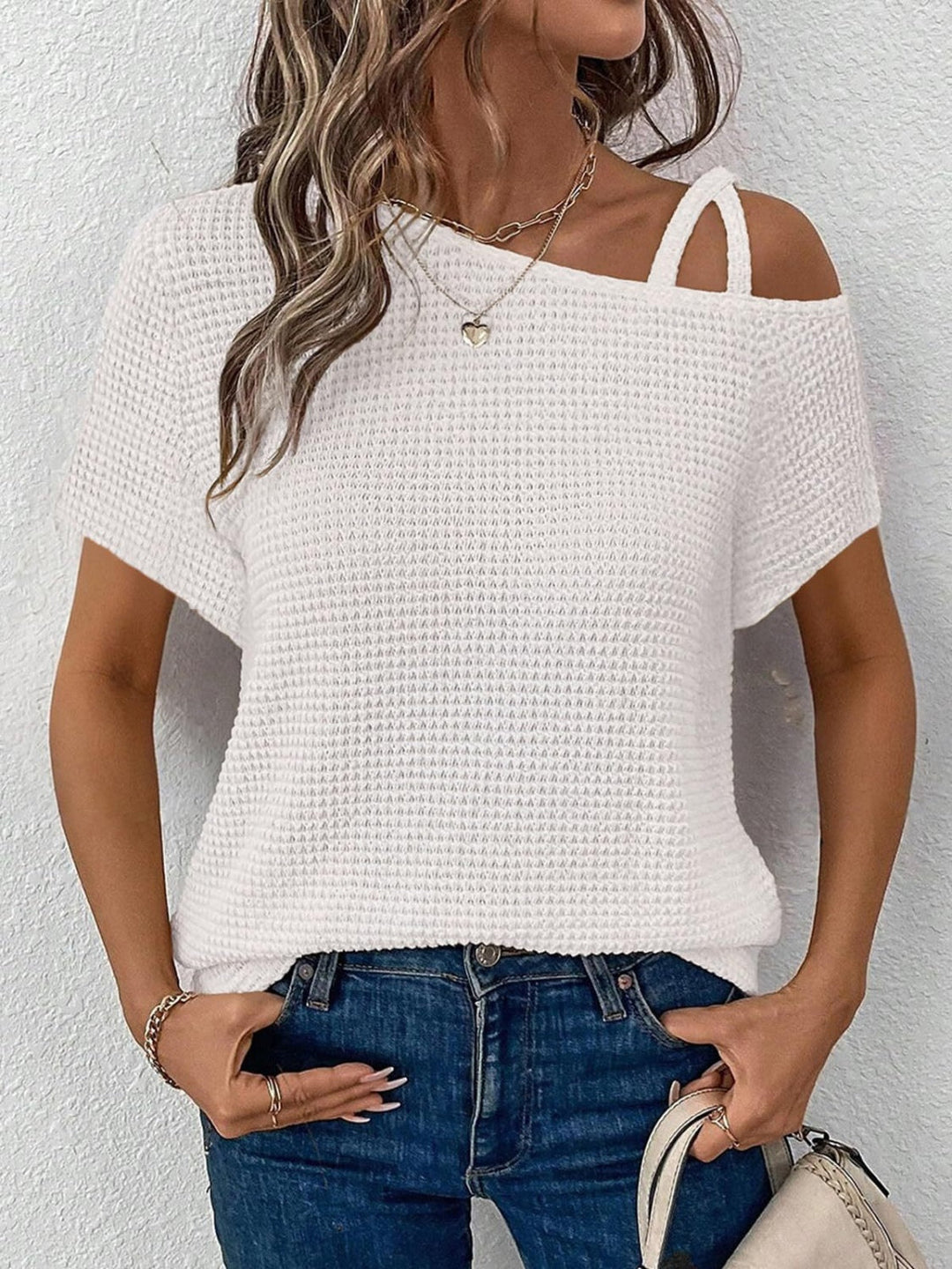 Asymmetrisches T-Shirt mit kurzem Arm und Rundhalsausschnitt