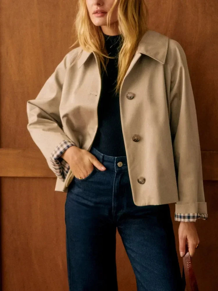 Klassischer Karo-Trenchcoat mit umgelegtem Kragen
