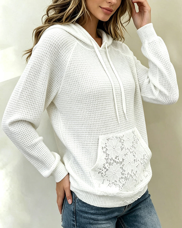 Detailaufnahme des strukturierten Waffelstoffs am Damen-Hoodie