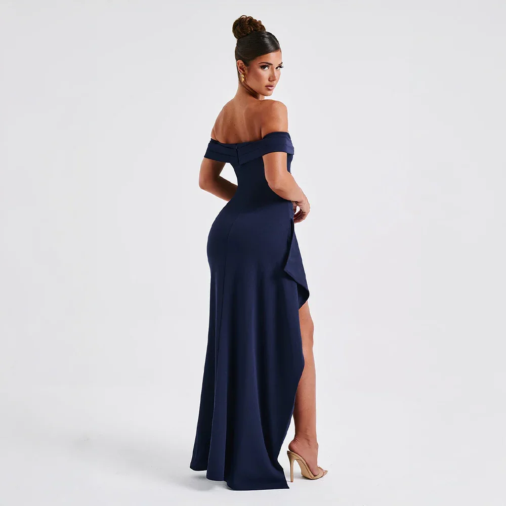 Maxi-Kleid mit seitlichem Schlitz und schulterfreiem Ausschnitt