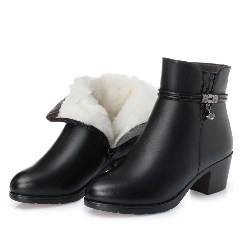 Elegante gefütterte Knöchelstiefel mit seitlichem Reißverschlussverschluss