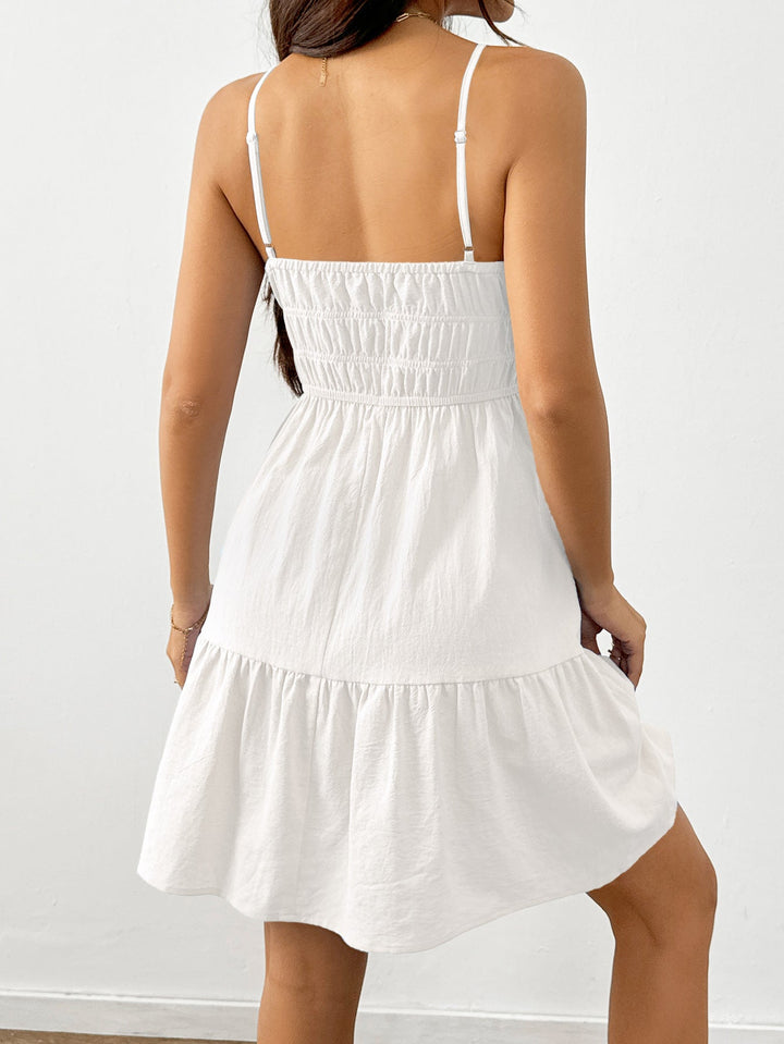 Ärmelloses gestuftes Sommerkleid mit verstellbarem Tunnelzug an der Taille