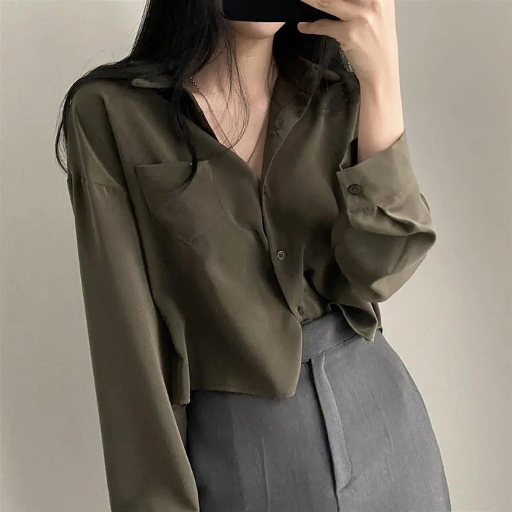 Damenlockere Baumwollbluse mit einem Knopf Weiß