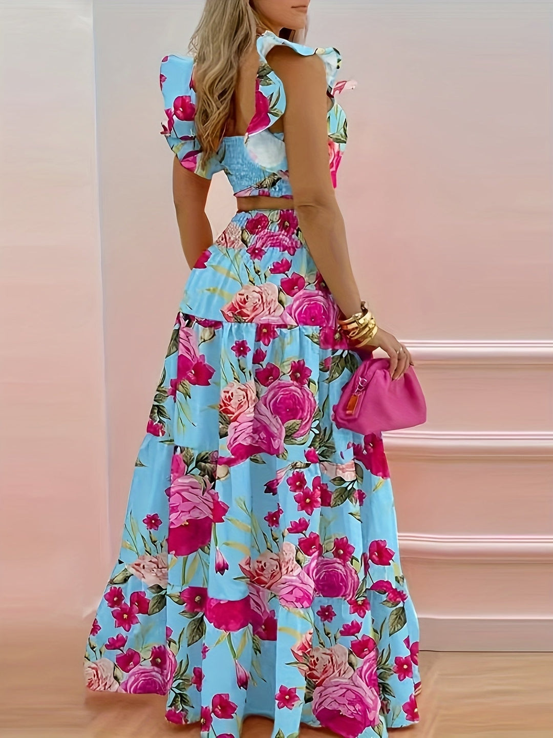 Set aus Bustier-Top mit Blumenrüschen und ausgestelltem Maxirock