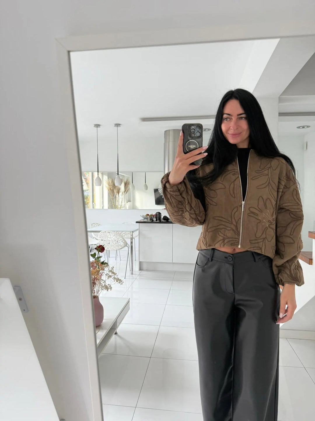 Bomberjacke mit Wildlederstruktur und Stickerei