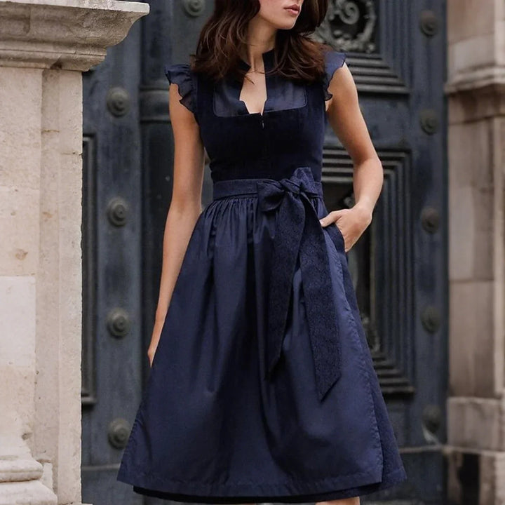 Damen-Dirndl in Marineblau mit passender Schürze, Vorderansicht