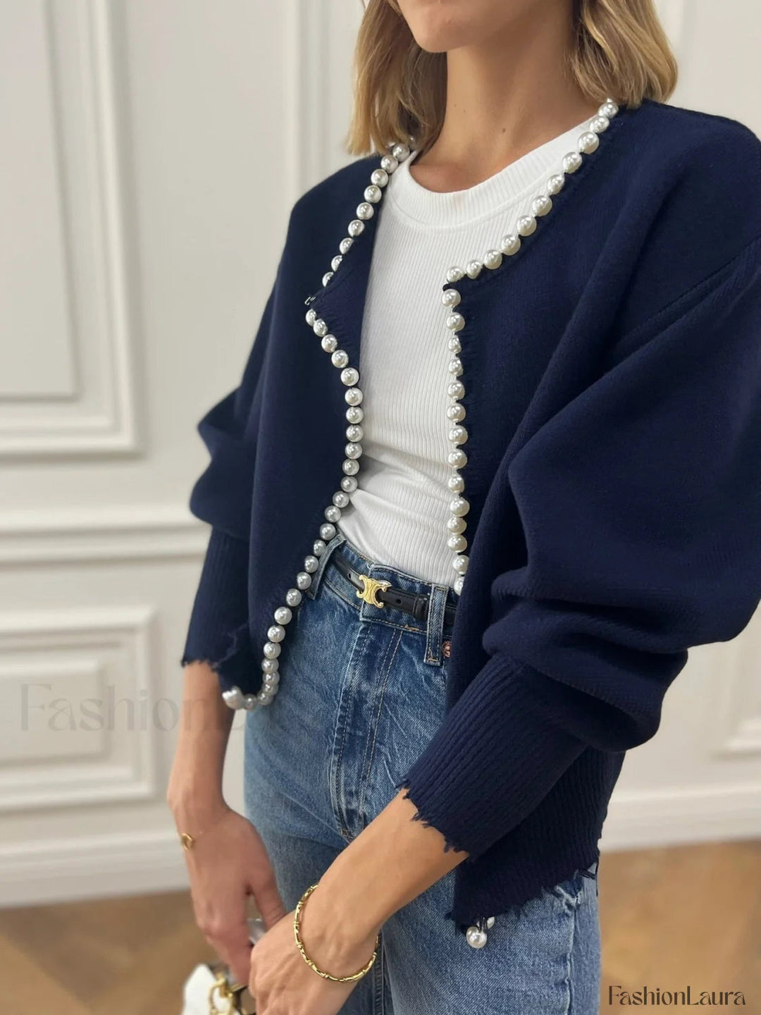 Strickcardigan mit Perlenbesatz und ausgefranstem Saum
