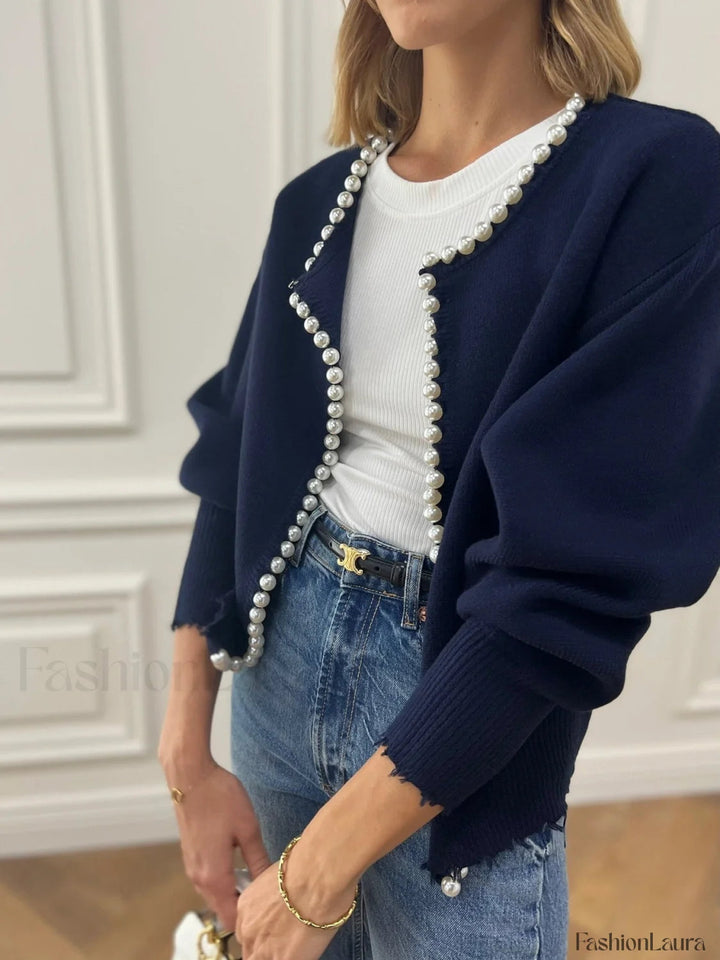 Strickcardigan mit Perlenbesatz und ausgefranstem Saum