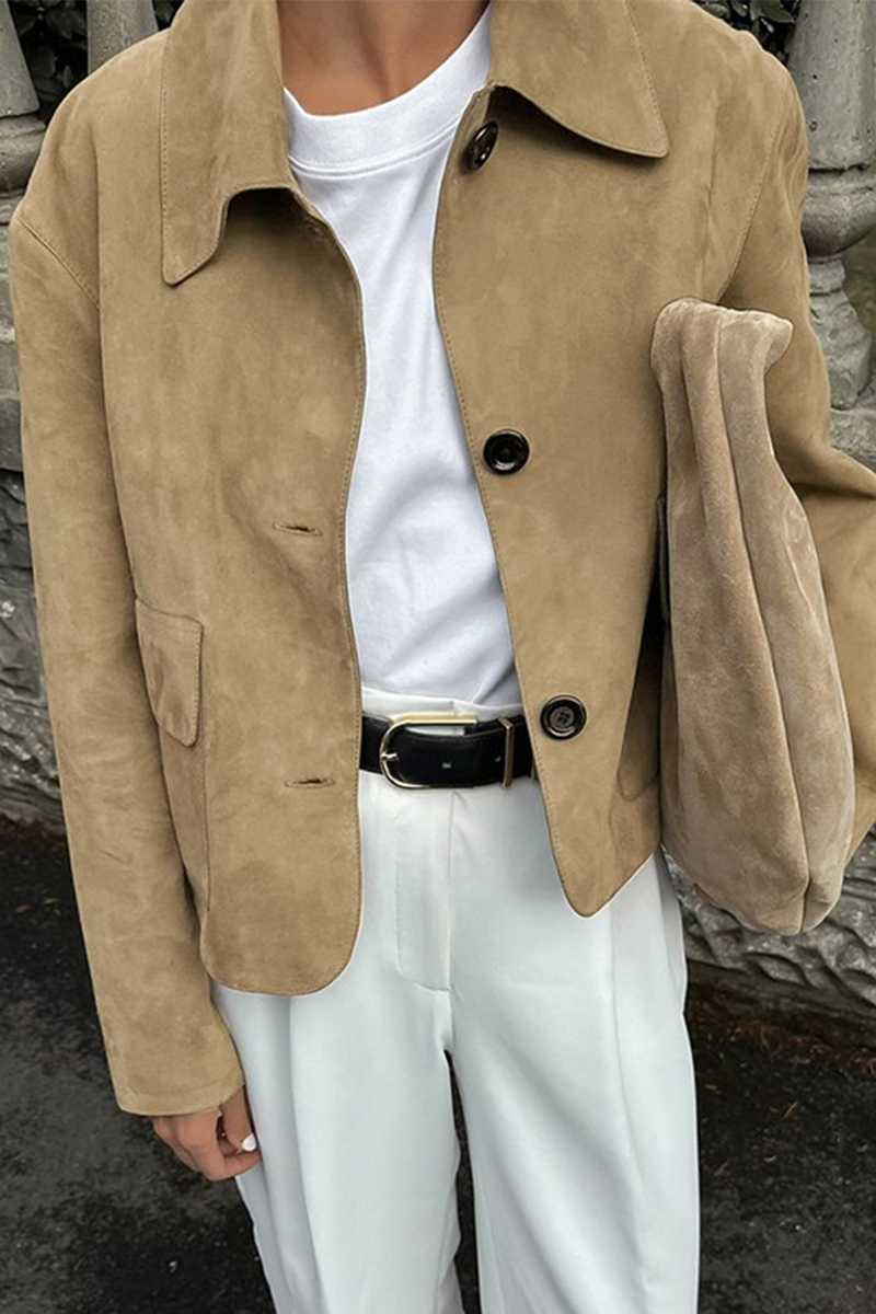 Lässige Jacke mit durchgeknöpftem Hemdkragen