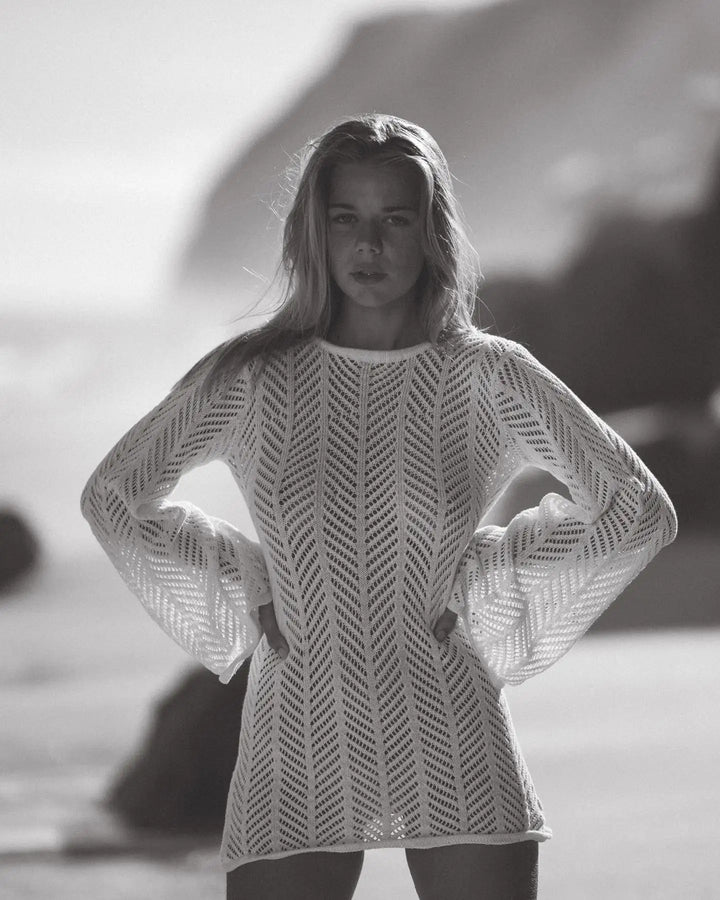 Rückenfreies gehäkeltes Minikleid mit langen Ärmeln, transparenter Strandüberwurf